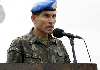 General do Brasil é convidado para comandar missão de paz no Congo
