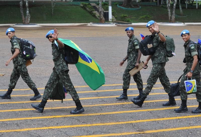 Militares brasileiros começam a deixar o Haiti