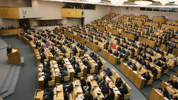 Vladimir Putin é ovacionado por vários minutos por discurso no Parlamento