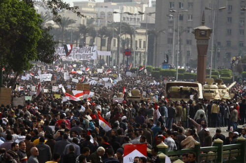 Egito declara estado de emergência após 95 mortes em confrontos