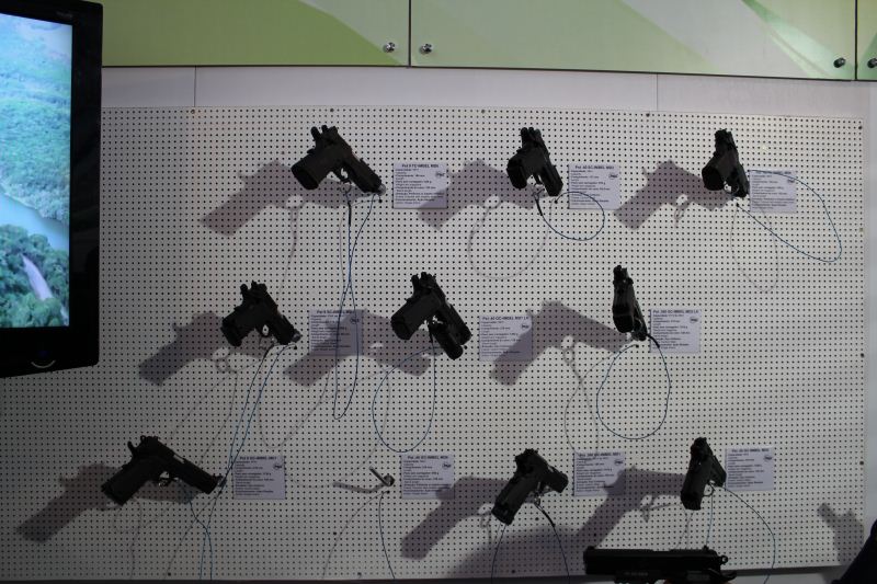 Alguns modelos de pistolas IMBEL nos diversos calibres – Foto: Rafael Lins para o PLANO BRASIL
