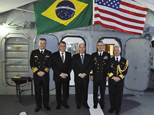 Autoridades a bordo do Navio-Escola “Brasil”, em Baltimore