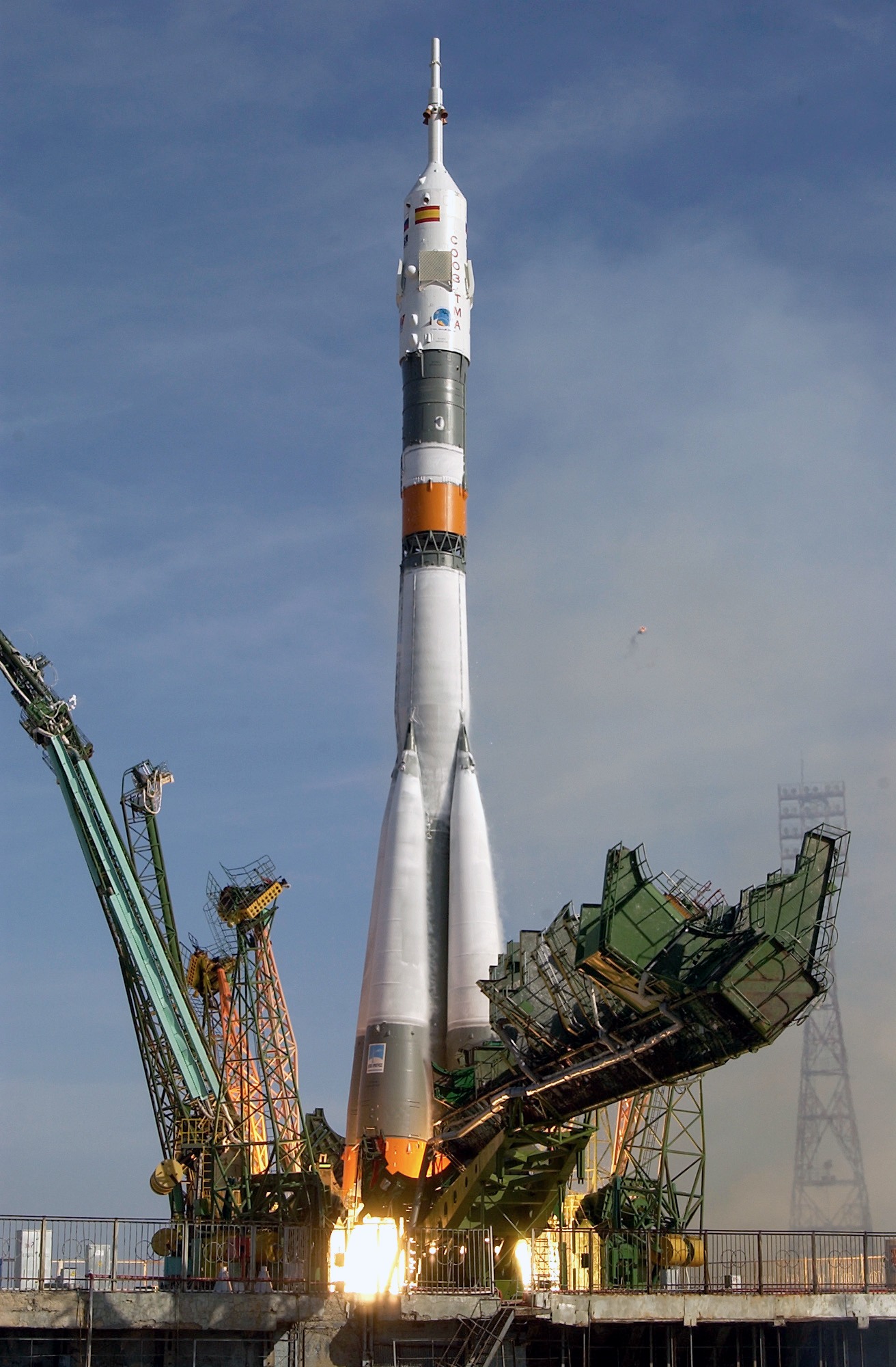 Rússia põe em órbita três satélites militares