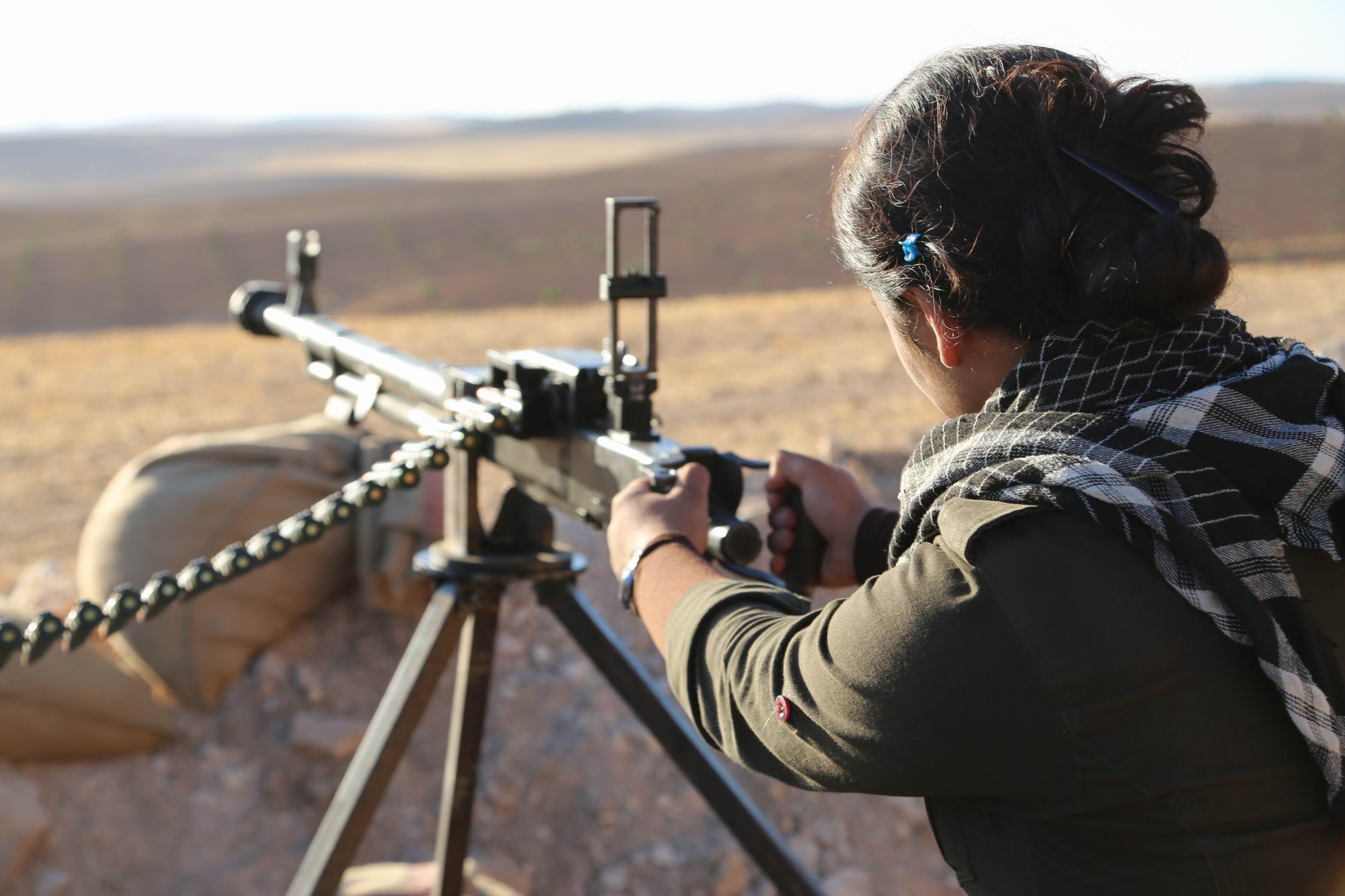 Curdos sírios capturam importante base do EI no norte de Raqa