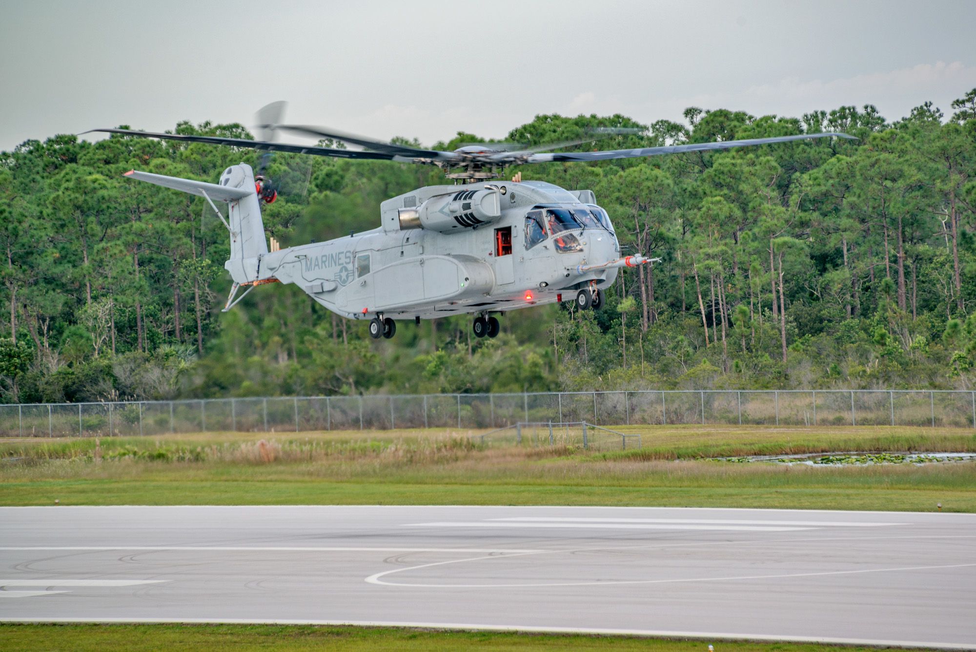 Vídeo: primeiro voo do Sikorsky CH-53K
