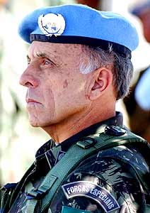 General José Elito deixa o Governo Dilma e o Gabinete de Segurança Institucional passa a ser parte de secretaria administrada por político de carreira