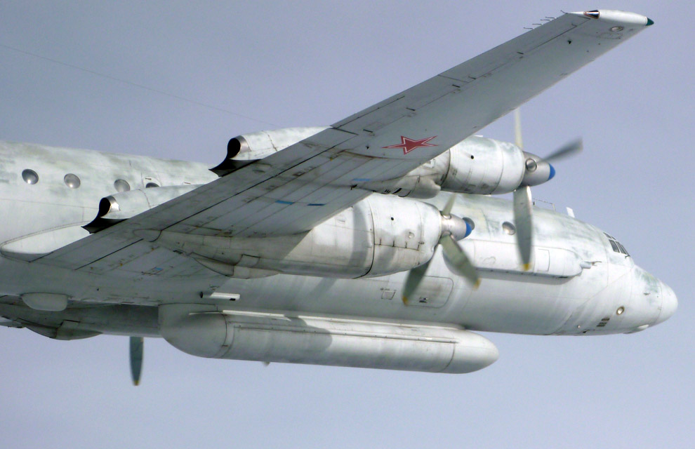 Mirage-2000-no-Báltico-primeira-interceptação-real-do-desdobramento-de-2011-foto-3-Armee-de-lair
