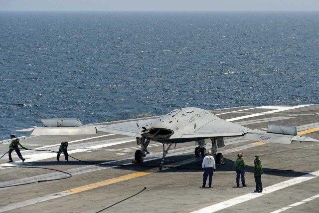 An X-47B pilot-less drone combat aircraft is prepared for launch from the deck of the USS George H. W. Bush aircraft carrier in the Atlantic Ocean off the coast of Norfolk, Virginia, July 10, 2013. REUTERS/Rich-Joseph Facun (UNITED STATES - Tags: MILITARY SCIENCE TECHNOLOGY)