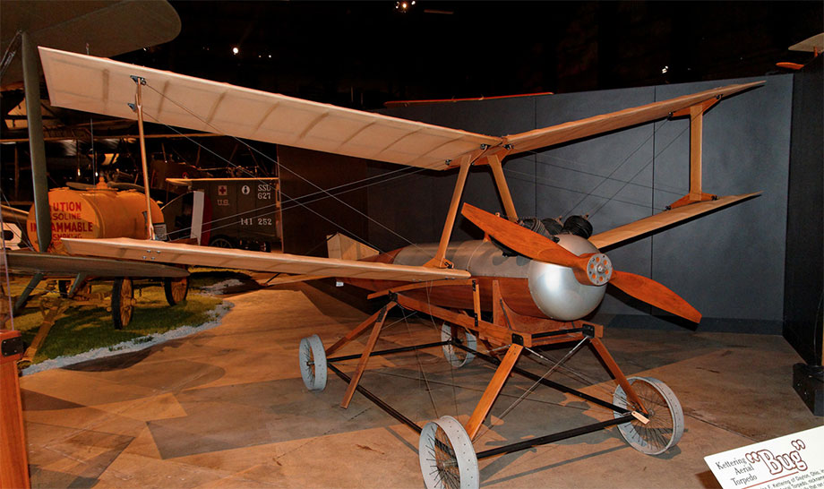 O Kettering Bug foi uma das primeiras tentativas de se desenvolver aviões sem piloto já no tempo da Primeira Guerra Mundial