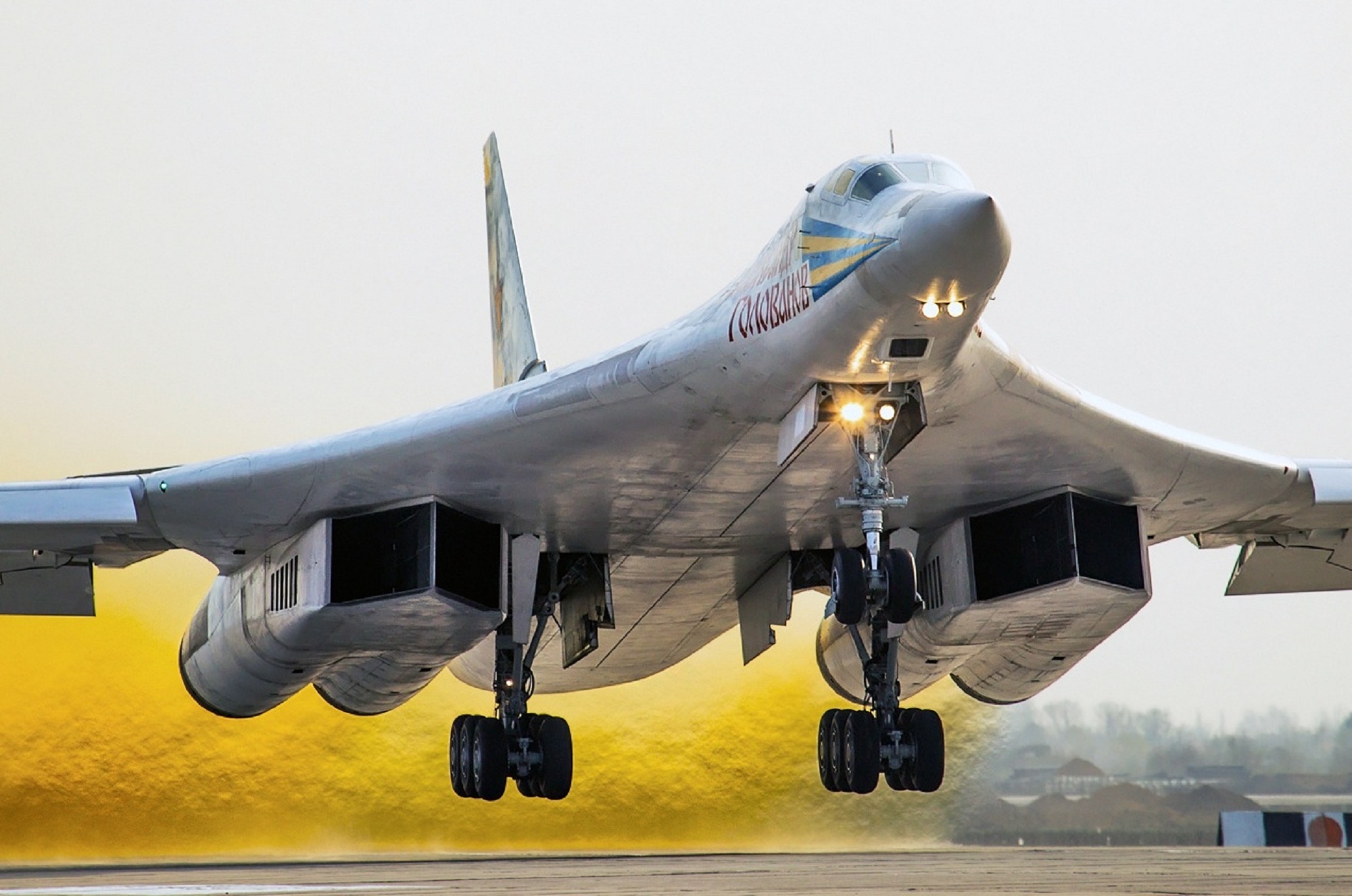Bombardeiros de longo raio Russos Tu-160 Black Jack se juntam na campanha Anti-Isis