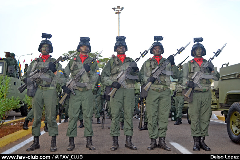 Rapidinhas da Venezuela: Infantaria de Marina Bolivariana Ativa batalhão de Apoio Fluvial.