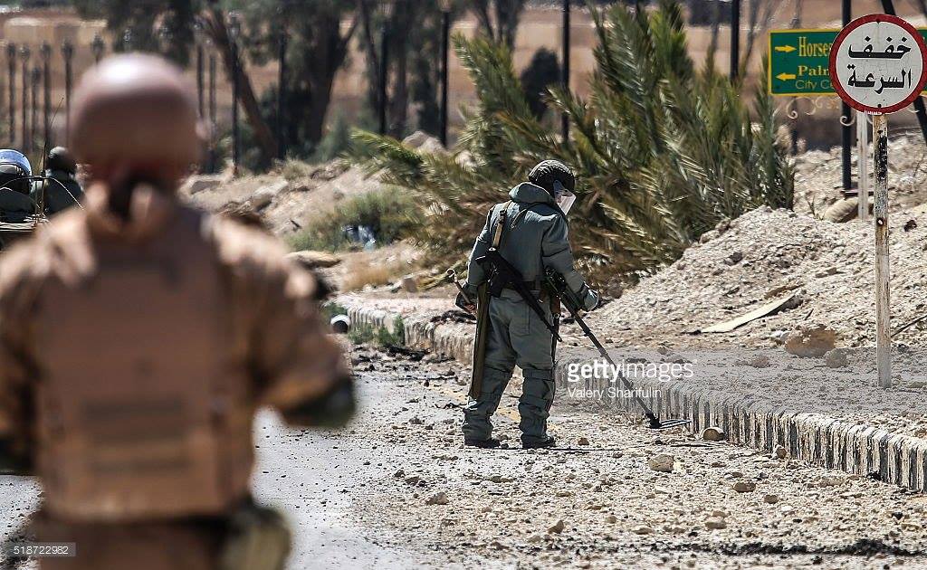 Sapadores russos iniciaram a desativação de explosivos  em Palmira