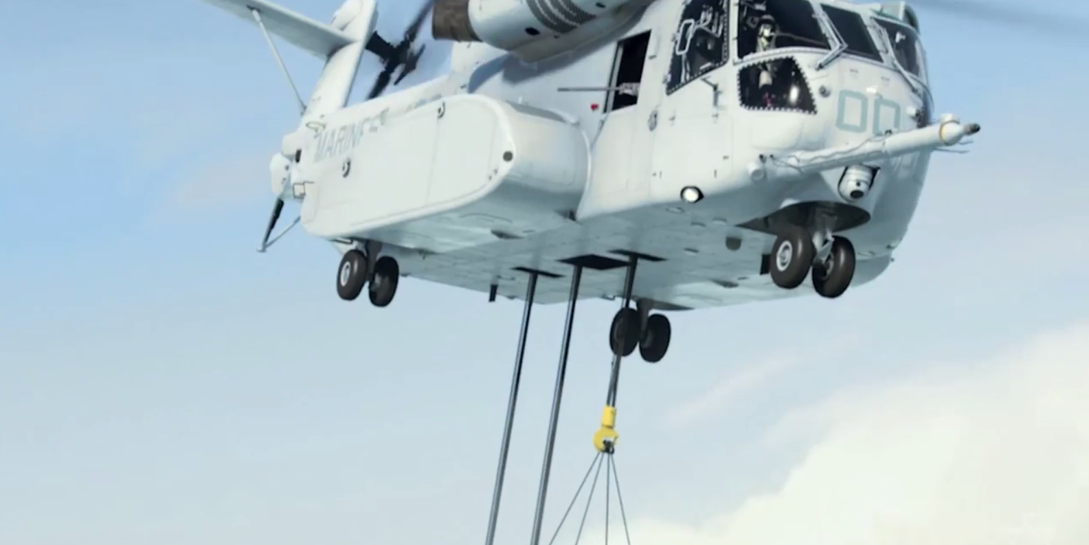 CH-53K realiza testes com cargas externas