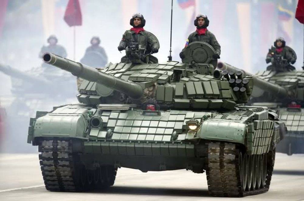 Carro de Combate T-72B1, em operação pelo Exército Nacional Bolivariano da Venezuela durante o desfile do bicentenário da independência do país. Esta mesma configuração modernizada do T-72 é prevista para aquisição pelo Exército da Nicarágua. (FAV-Club)