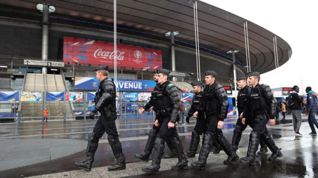 Palco do jogo entre França e Brasil, Stade de France foi alvo de ataque de novembro
