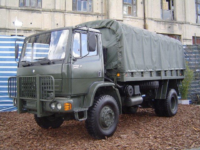 MERCEDES-BENZ:  Caminhão 1720A  4×4 um militarizado bom de briga.