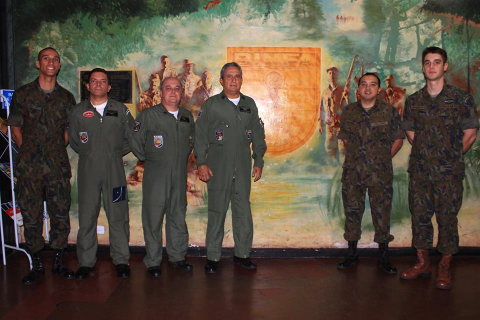 FAB PÉ DE POEIRA: BINFA-14 “Batalhão Bandeirante” recebe visita do comandante do COMGAR