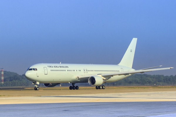 Boeing 767 300ER, que será usado nas Olimpíadas, pousa em solo brasileiro