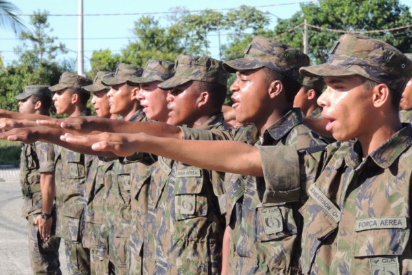 FAB PÉ DE POEIRA: CINFAI-CLA e BINFAE-RJ  formam novos soldados.