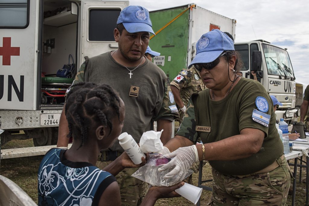 Argentinian peacekeepers with the United Nations Mission in Haiti (MINUSTAH) gave medical aid to people affected by Hurricane Matthew Wednesday October 19, 2016. The category 4 hurricane passed across the western region of Haiti leaving nearly complete destruction in its wake. Photo Logan Abassi UN/MINUSTAH
