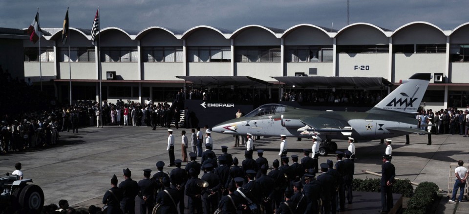 O “rollout” do AMX no Brasil aconteceu no dia 22 de outubro de 1985 (Acervo Centro Histórico Embraer)
