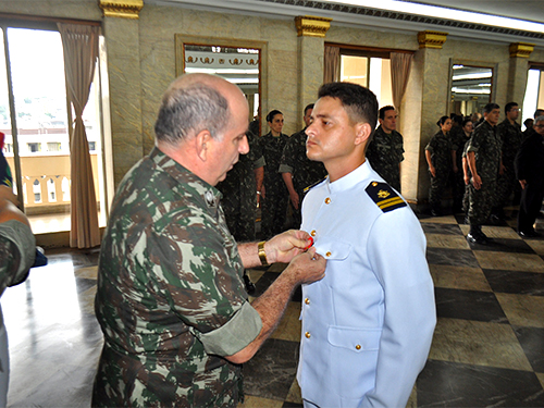 ADSUMUS: Fuzileiros Navais são agraciados com a medalha “Sangue do Brasil”