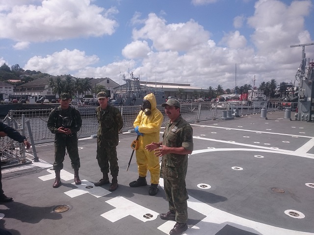 Demonstração do uso das vestimentas NBQR a bordo Navio Patrulha Oceânico “Araguari”