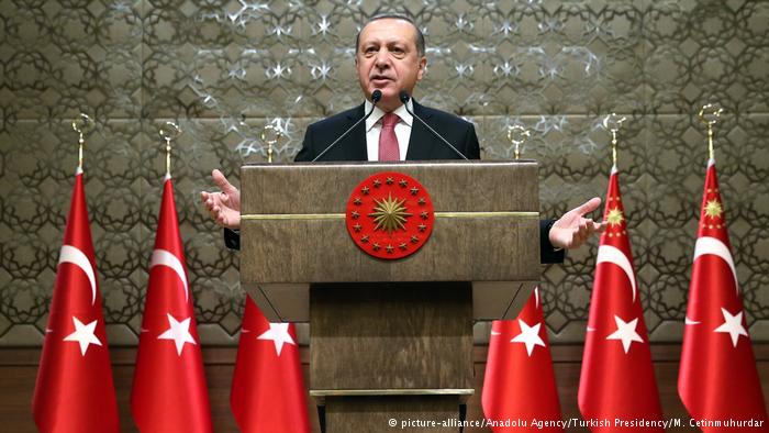 TURQUIA: Parlamento aprova reforma constitucional que amplia poderes de Erdogan