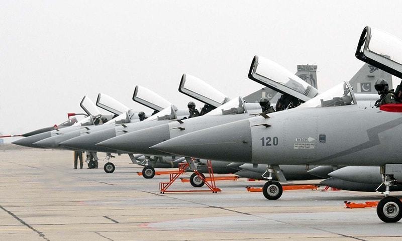 Força Aérea do Paquistão recebe mais 16 caças JF17 Thunder