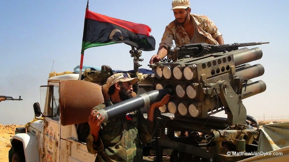 General apoiado pela Rússia inicia ofensiva na Líbia