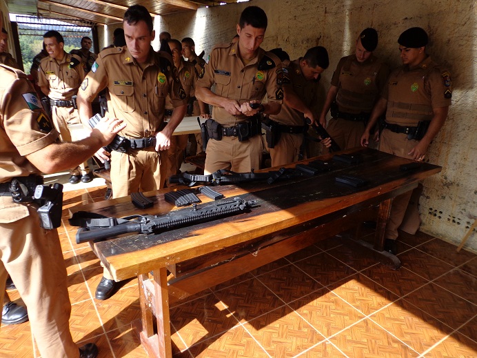 Policiais Militares do Paraná recebem instruções para uso do novo Fuzil Imbel IA2
