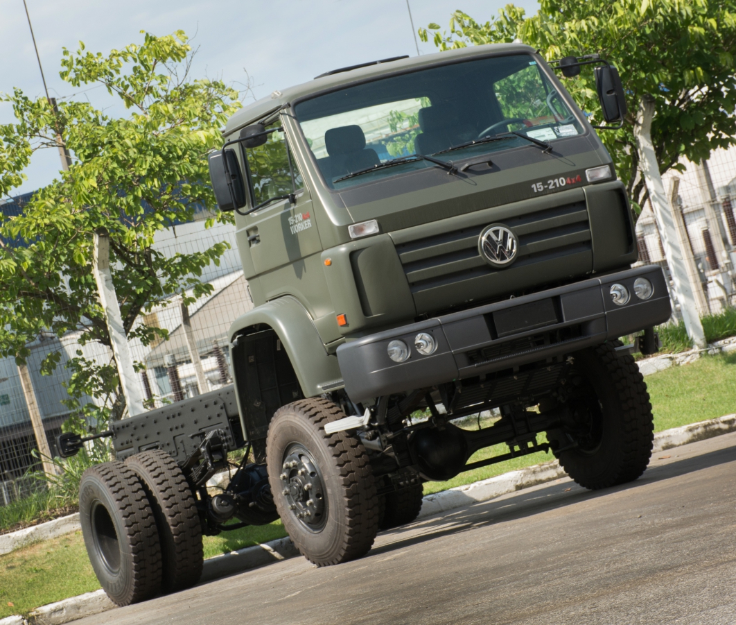 Caminhão Worker 15.210 4×4 com “DNA” militar ganha cada vez mais espaço no mercado civil