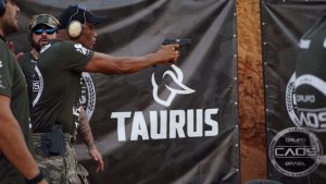 Taurus e CBC apoiam turnê brasileira do melhor atirador do mundo