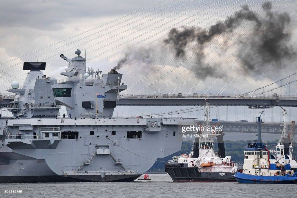 Humor: “Smoke on the water”… e é o HMS Queen Elizabeth