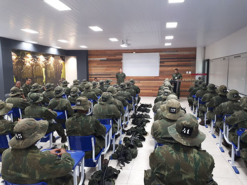 ADSUMUS: Centro de Instrução Almirante Sylvio De Camargo (CIASC) realiza aula inaugural do Curso Especial de Comandos Anfíbios 2017 (C-ESP-COMANF 2017)