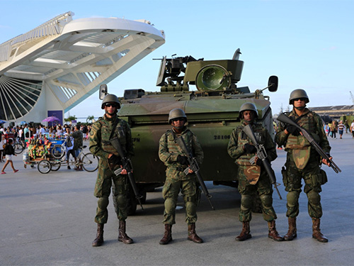 ADSUMUS: Fuzileiros Navais em segundo dia de atuação no Rio de Janeiro