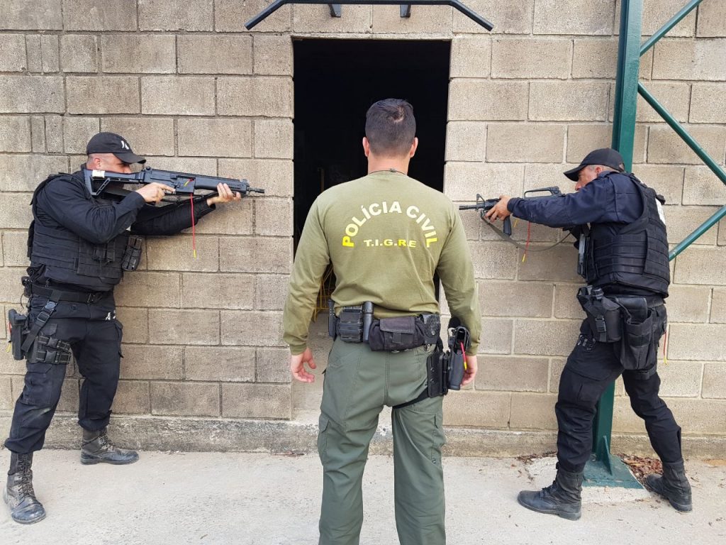 Policiais civis do Tático Integrado de Grupos de Repressão Especial (Tigre) dão curso para formar a Core de Minas Gerais