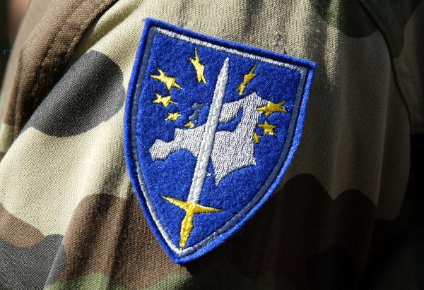 Macron propõe criação de força militar europeia até 2020