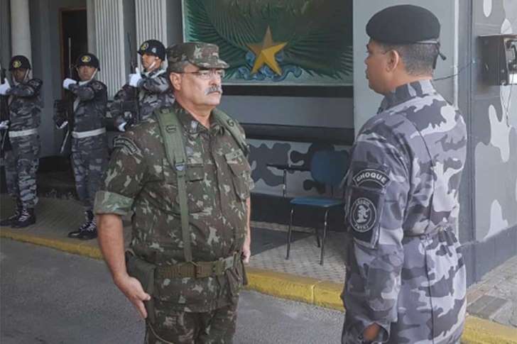 General Mauro Sinott deixa gabinete de intervenção no Rio