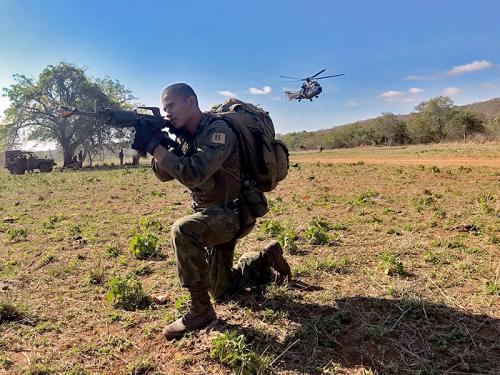 ADSUMUS: Grupamento de Fuzileiros Navais de Ladário (GptFNLa) realiza adestramento com o 2º Esquadrão de Helicópteros de Emprego Geral