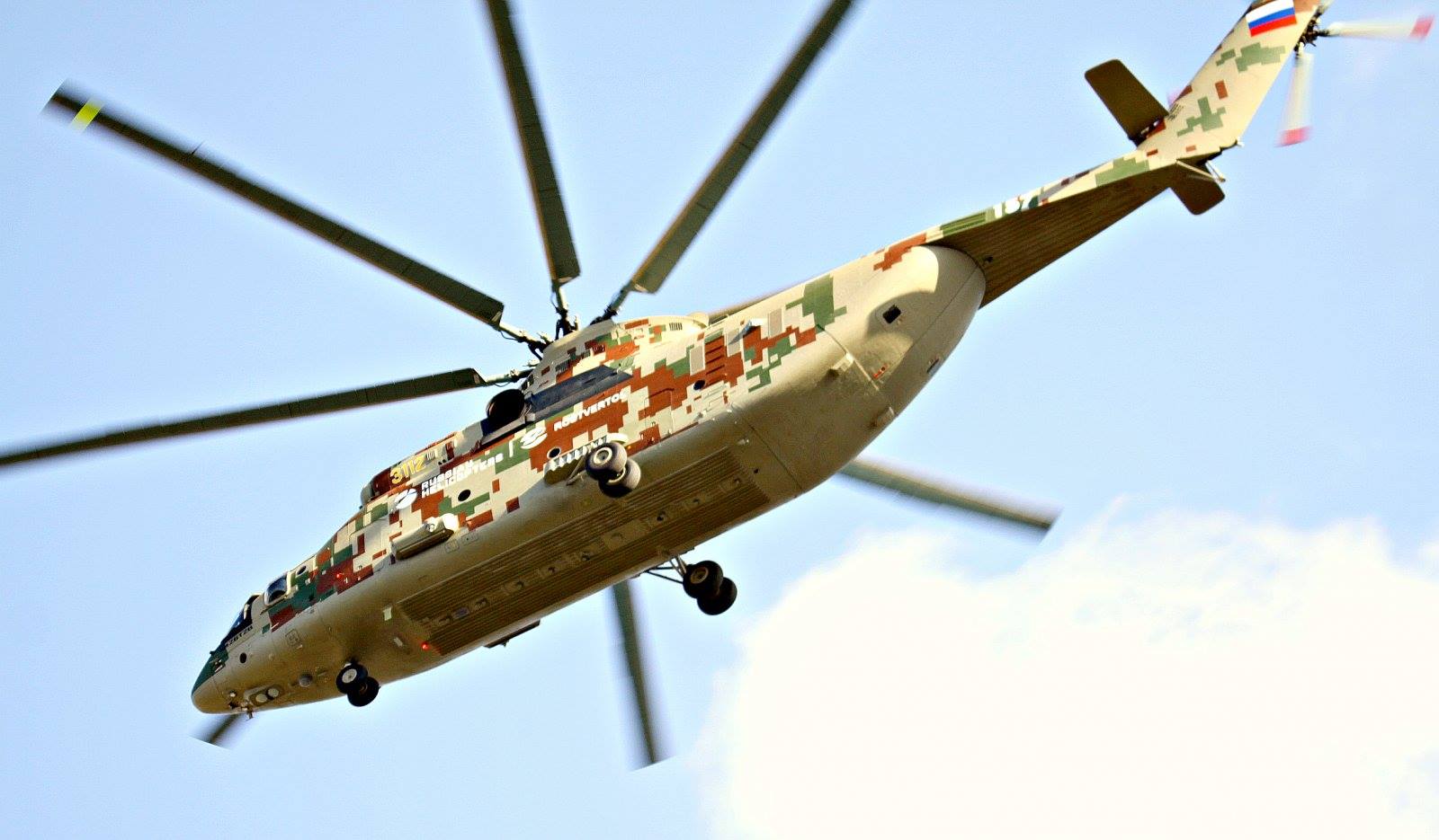 Imagens do protótipo do helicóptero de transporte militar pesado modernizado Mi-26T2V, durante os testes de fábrica no JSC Rostverto