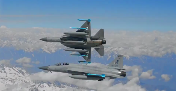 Paquistão negocia a compra de de 62 novos caças JF-17 Block 3