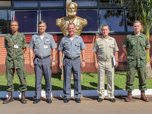 ADSUMUS: Grupamento de Fuzileiros Navais de Brasília (GptFNB) recebe visita do Comandante da Marinha