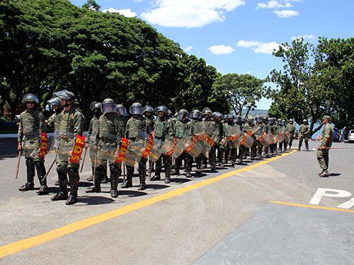 ADSUMUS: Grupamento de Fuzileiros Navais de Brasília (GptFNB) realiza adestramento de “Controle de Distúrbios” para militares do CIAB