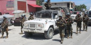 MINUSTAH: Militares Chilenos reforçam a segurança da capital Haitiana.