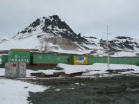 Reportagem exibida pelo programa Domingo Espetacular mostra reconstrução da base brasileira na Antártida