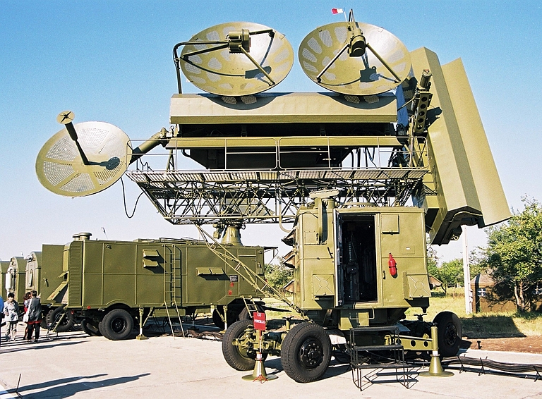 radar de controle de mísseis SNR-75 (`Fan Song')